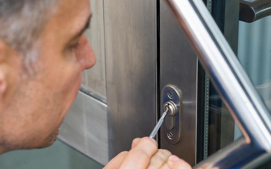 souci résolu serrurier ouverture de porte Colombes